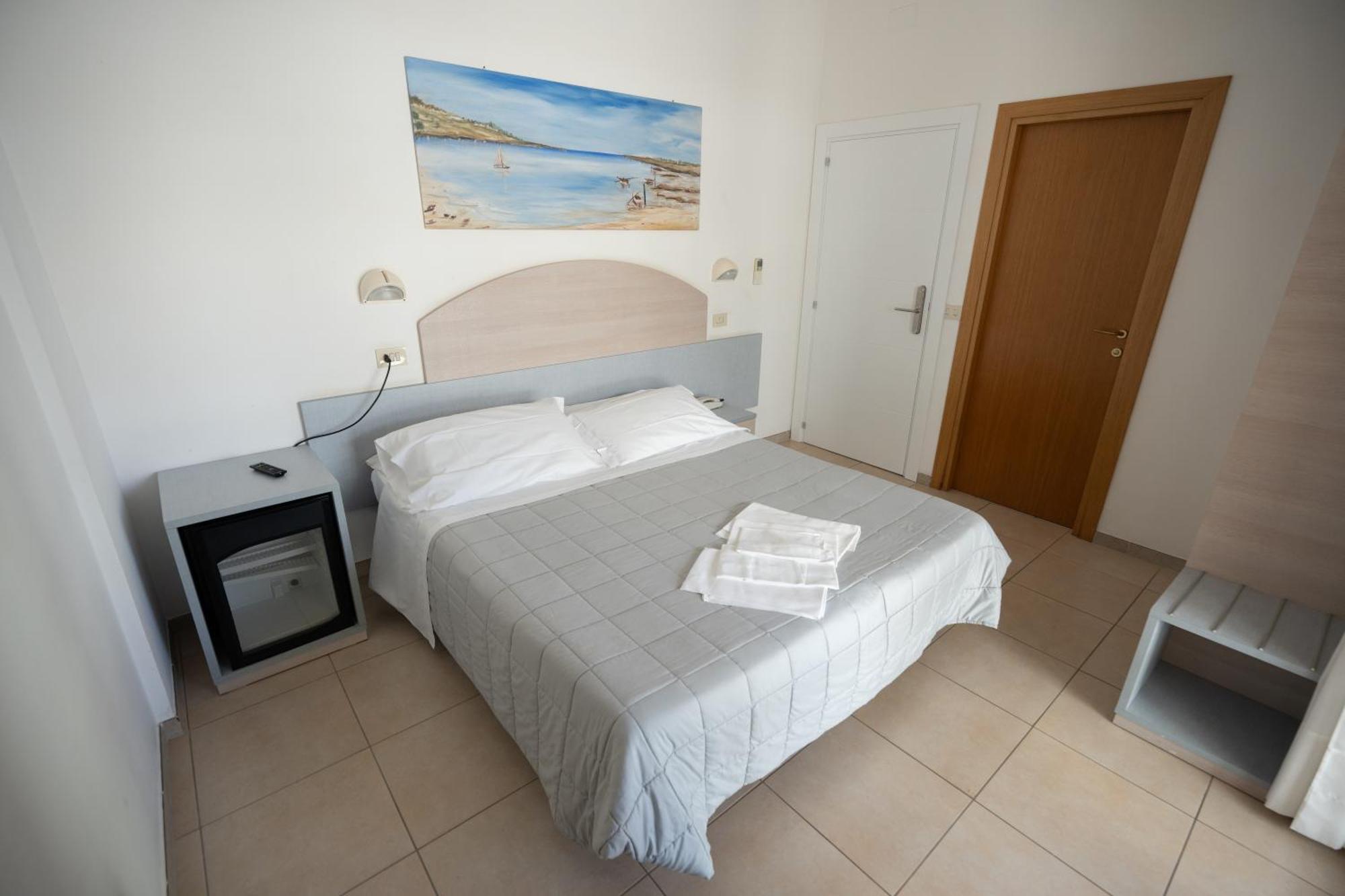 Hotel Petite Fleur Alba Adriatica Exterior photo